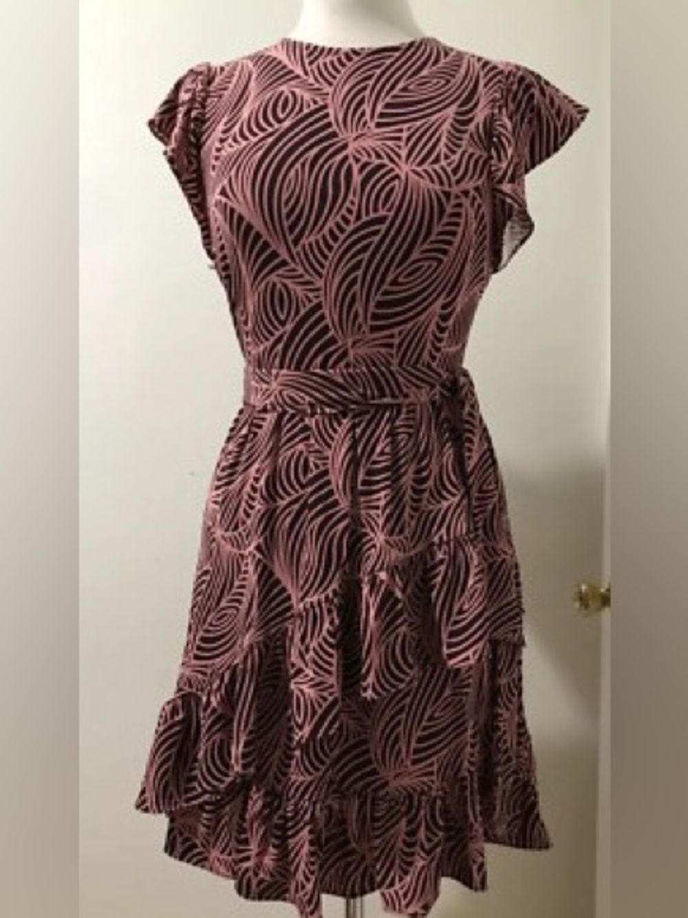 NWOT MICHAEL KORS Elegant Patterned Dress, Ruffles, Cap Sleeves w/Belt - Picture 9 of 10